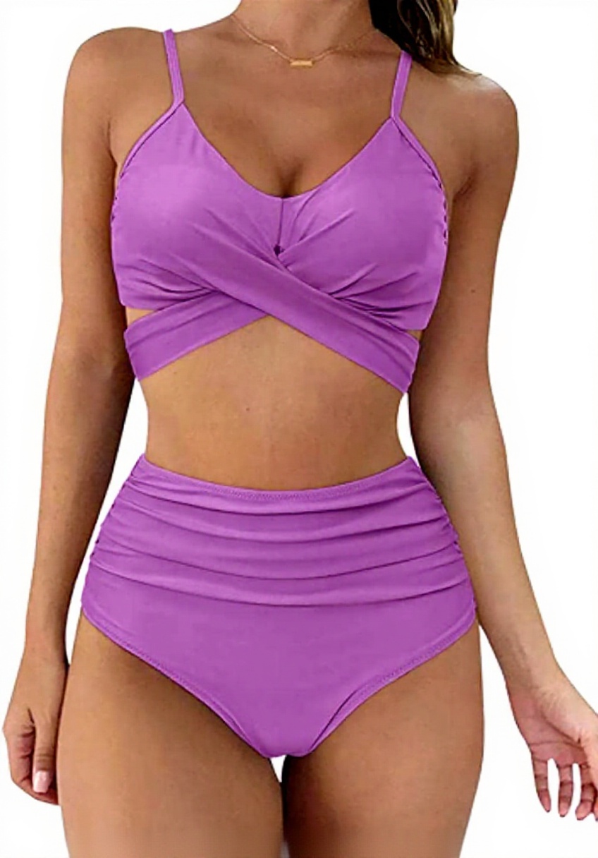 Maillot de bain deux pièces femme en polyester sur fond de plage