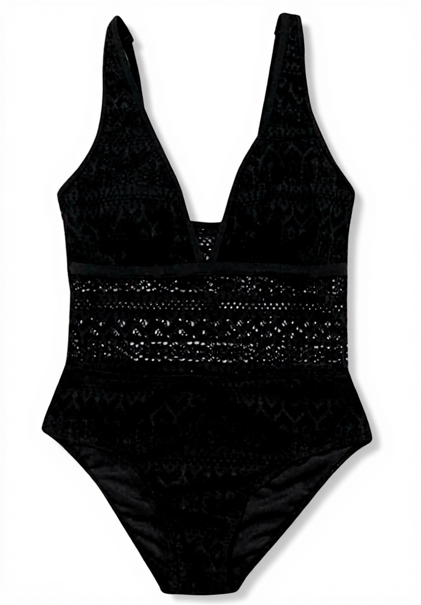 Femme portant le maillot de bain push-up bandage sur la plage